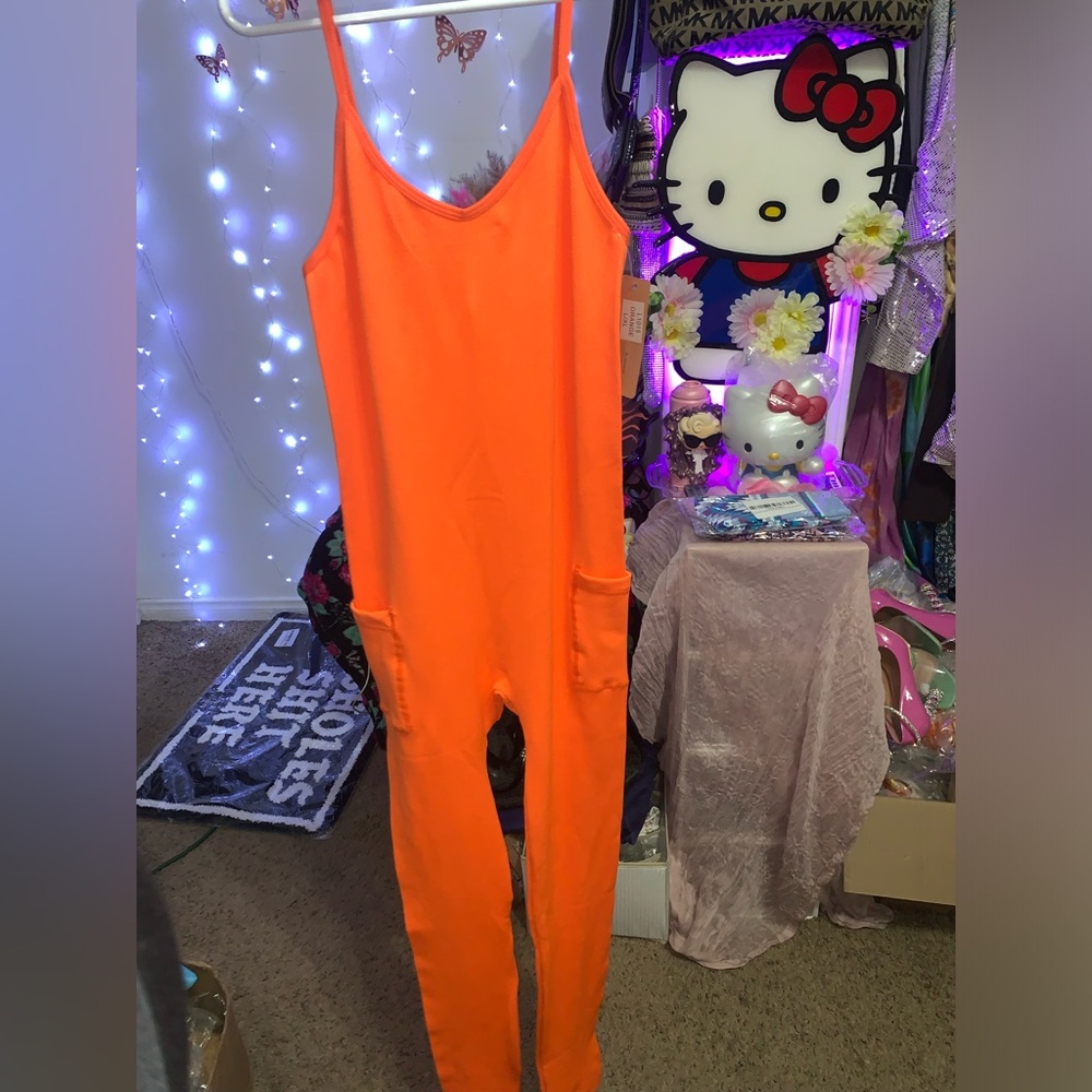 🦋 NWT Odiva Orange Athleisure Jumpsuit with Pockets